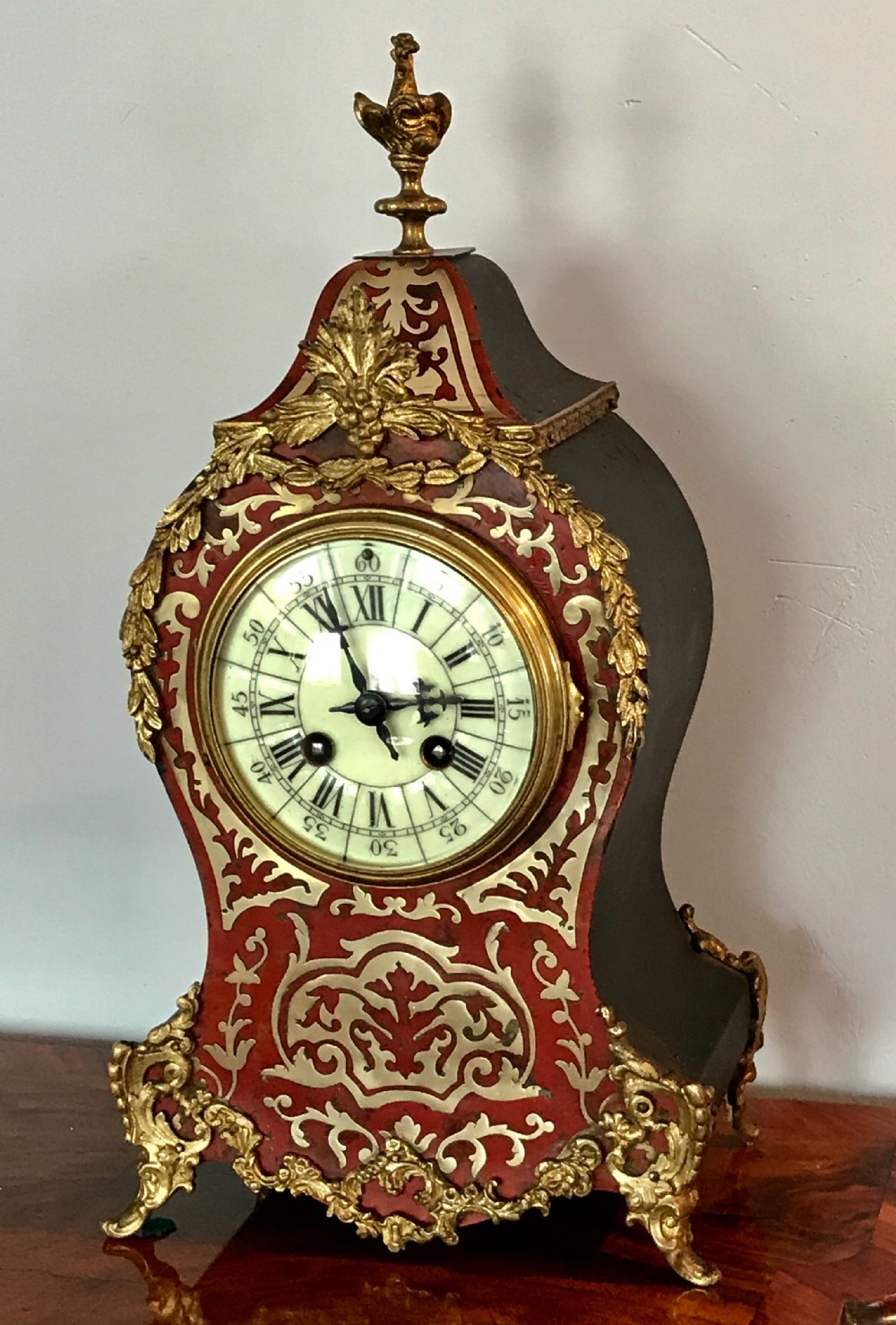  A Victorian eight day striking mantle clock 