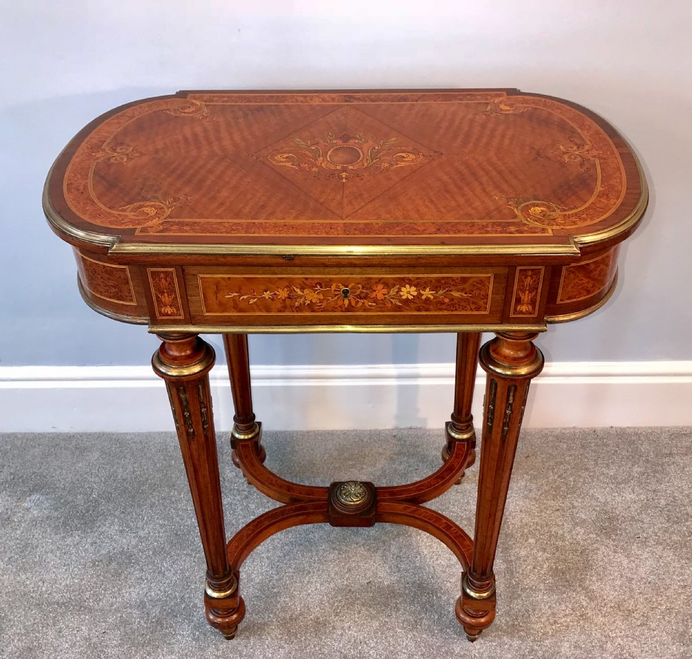  Exceptional fine quality marquetry Poudreuse