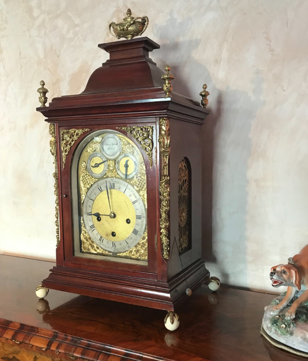  A good and large table or boardroom clock View III