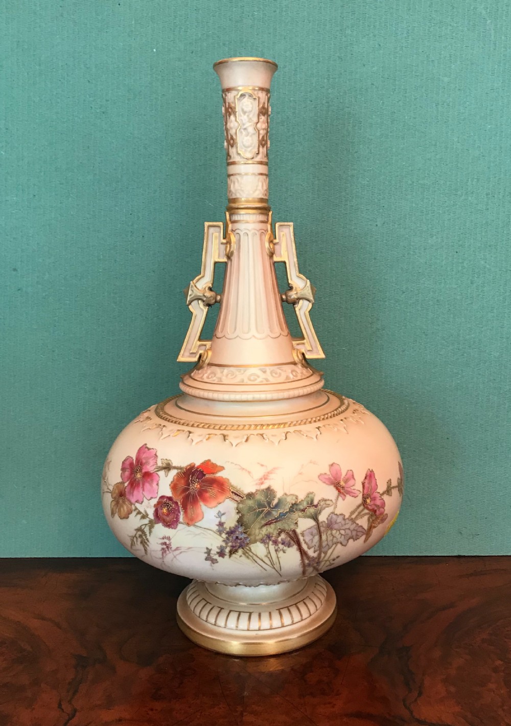  Good and large Worcester blush vase 