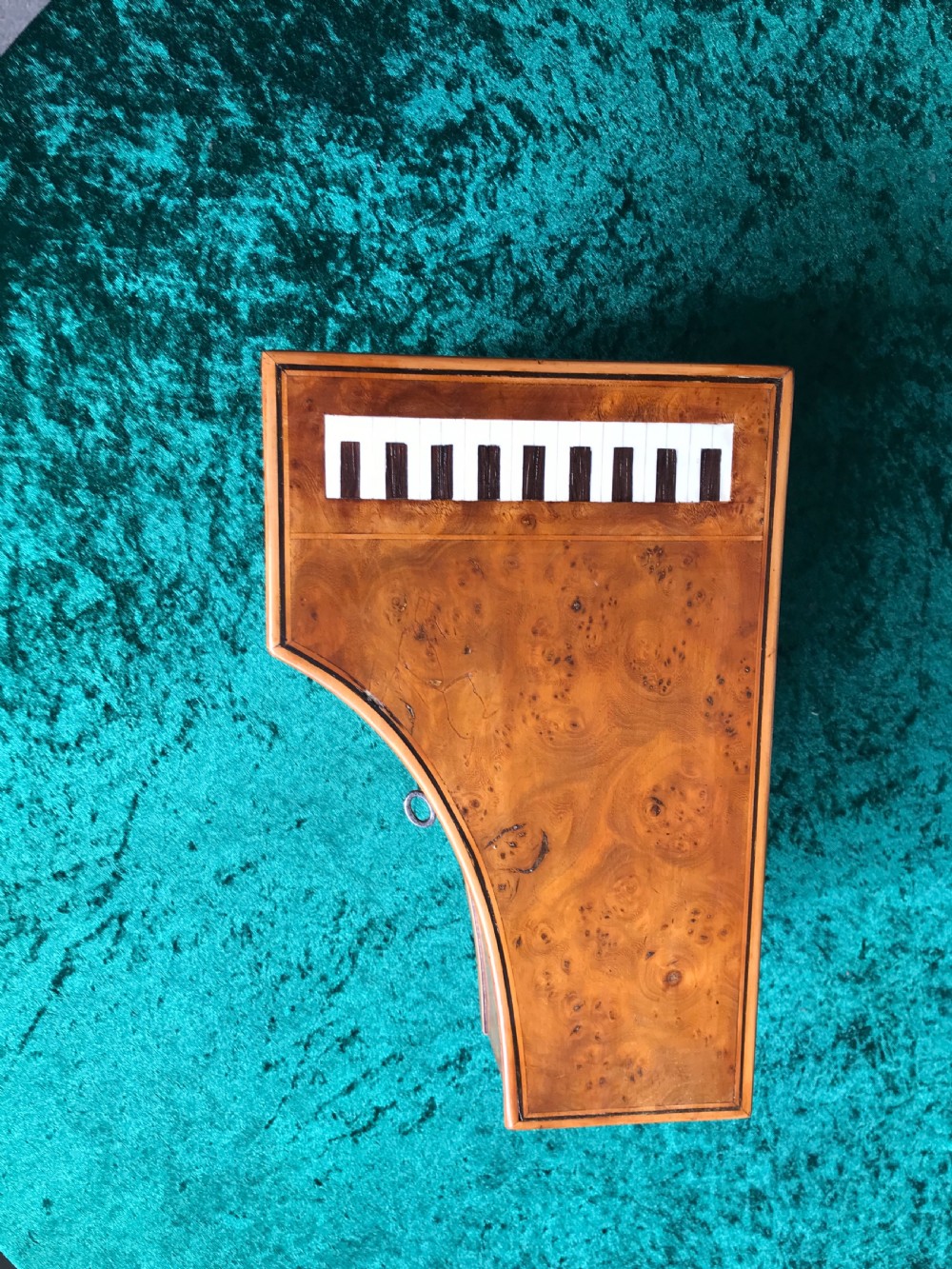 Palais Royal  Jewellery box in the form of a miniature piano  View III