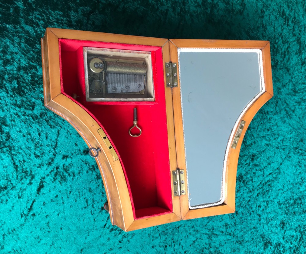 Palais Royal  Jewellery box in the form of a miniature piano  View IV