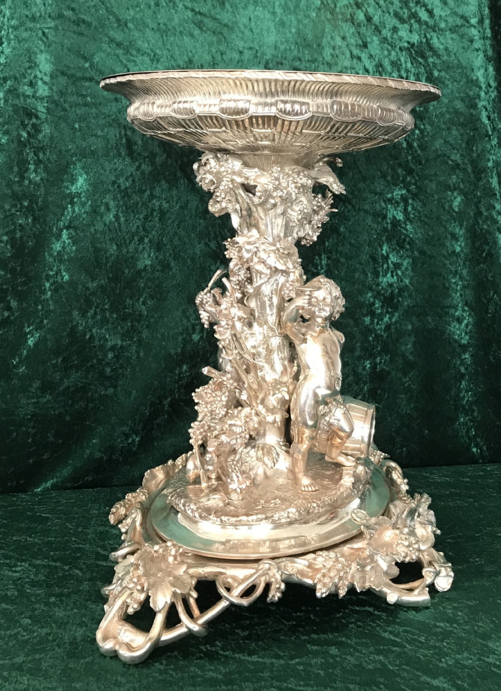 Most decorative   Good and large centrepiece