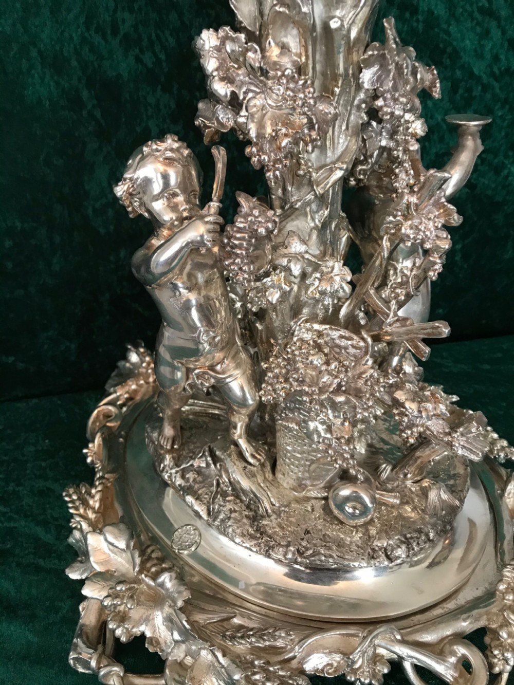 Most decorative   Good and large centrepiece View II