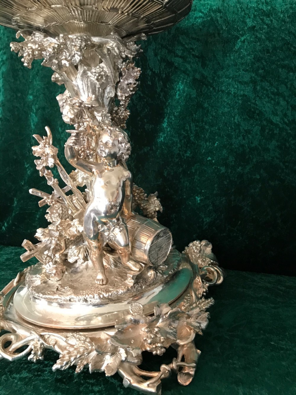 Most decorative   Good and large centrepiece View III