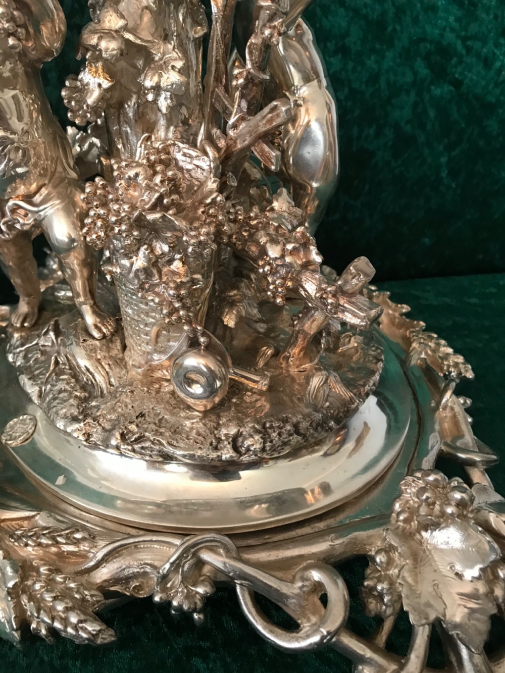 Most decorative   Good and large centrepiece View IV