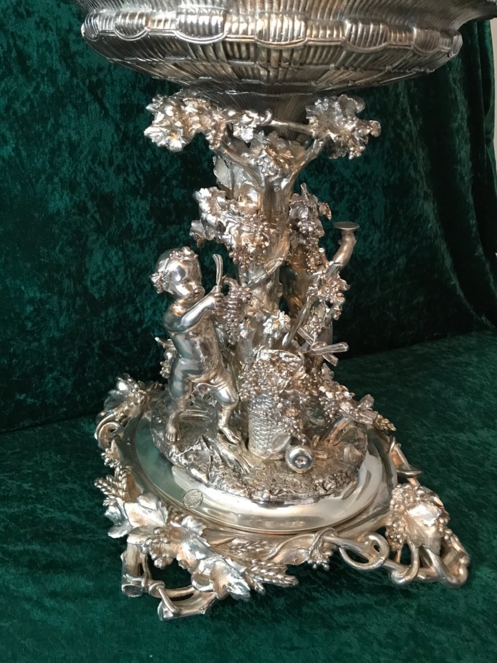 Most decorative   Good and large centrepiece View V