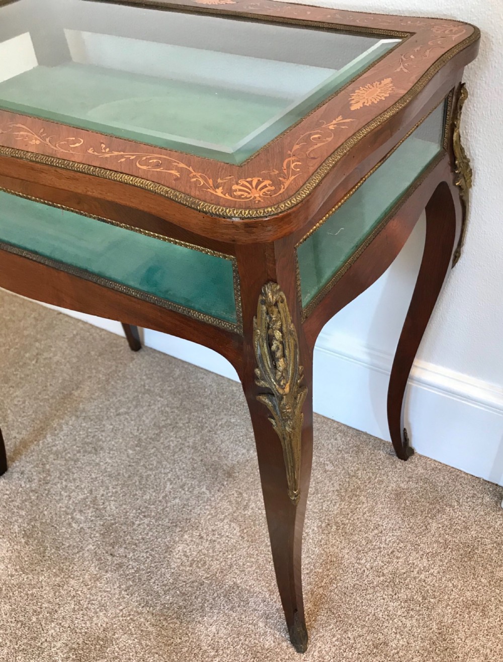 Bijouterie collectors side display table cabinet circa 1900 View IV