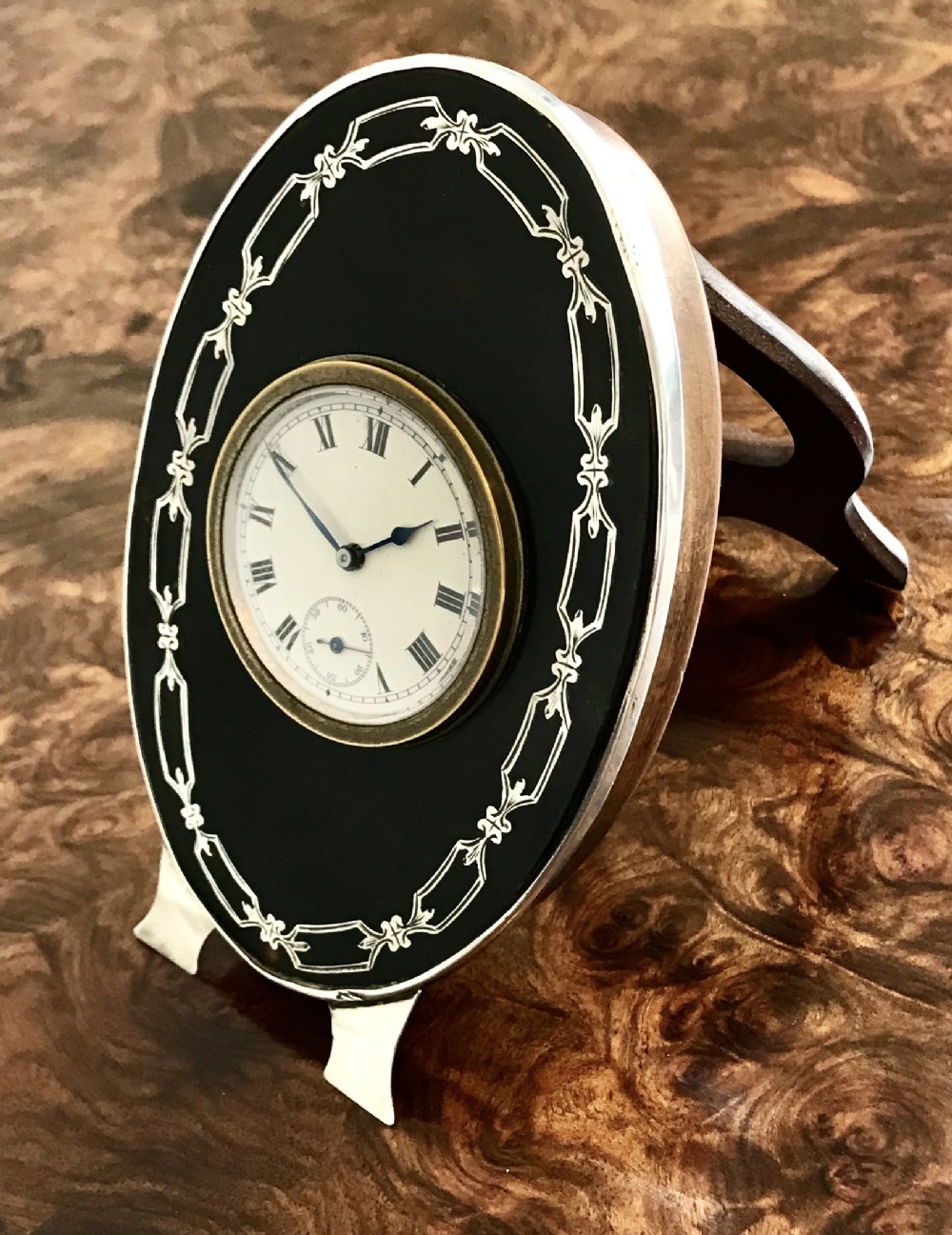 Silver inlaid tortoiseshell clock circa 1920. desk lock . Or boudoir clock.