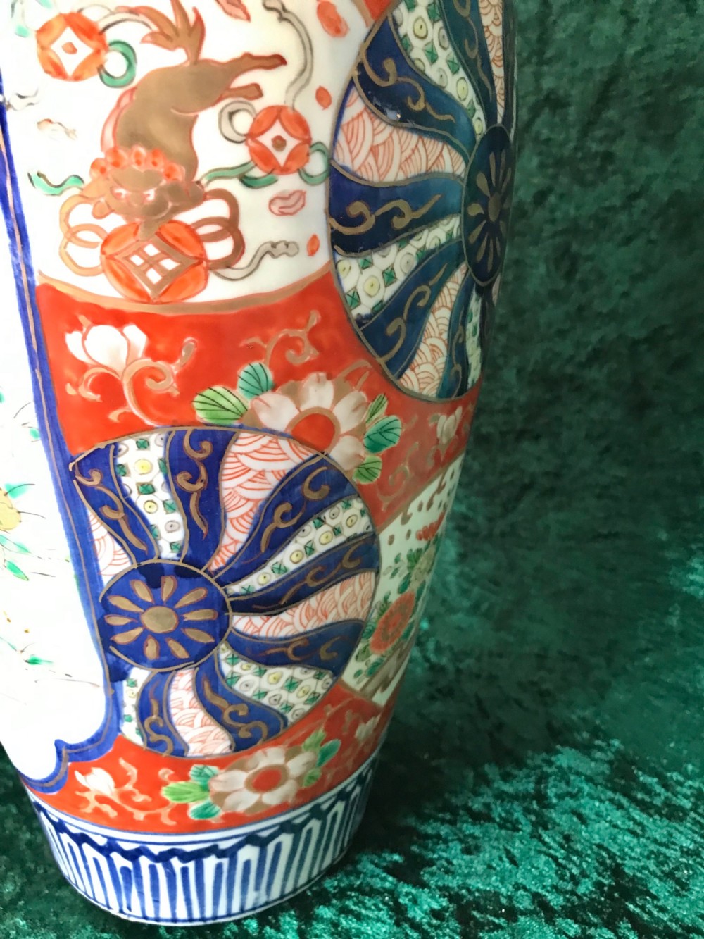 Fine pair of Imari vases circa 1900 View II
