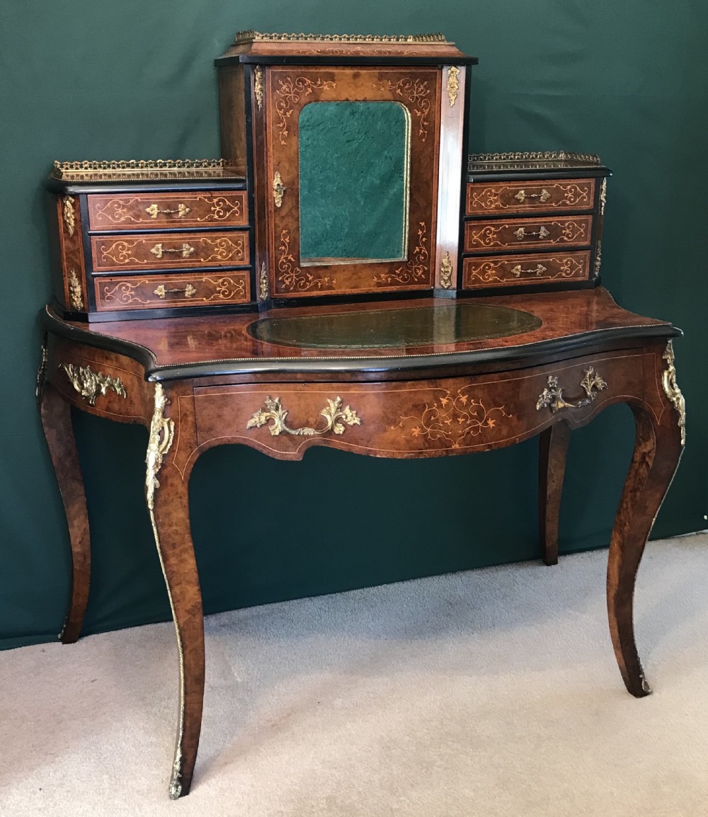 Superb quality BONHEUR  du  JOUR, Writing table. Walnut Desk, circa 1875