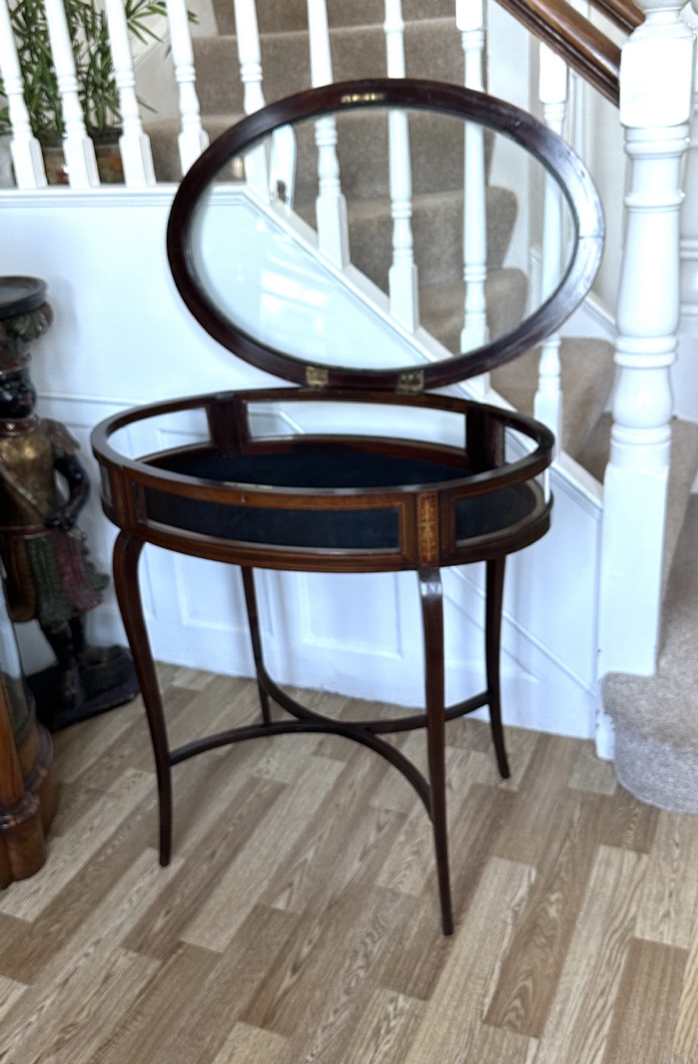 Good and large  Bijouterie table. Circa 1900   
Vitrine. Display cabinet 