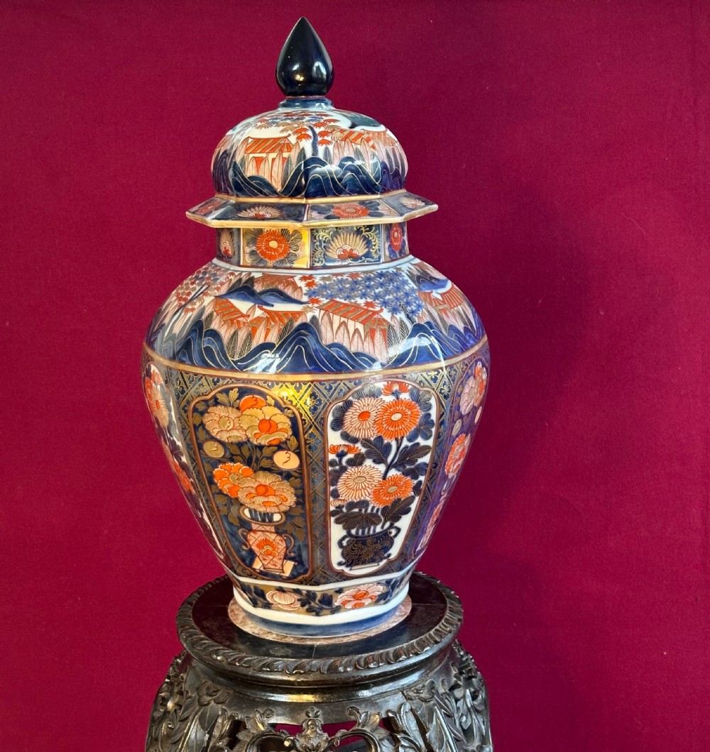 A good and large vase in the “IMARI” Palette Circa 1910
French vase.