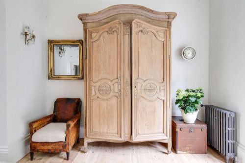 19th century french antique oak armoire wardrobe linen press with hanging rail - CATEGORY: ANTIQUE WARDROBES - DATED 19TH CENTURY