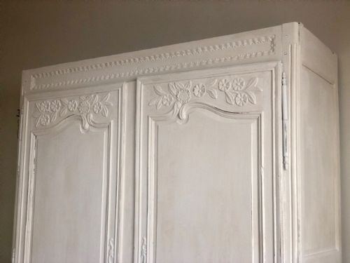 ANTIQUE FRENCH PAINTED OAK ARMOIREWARDROBELINEN PRESS WITH HANGING RAIL - ADDITIONAL PHOTO 4