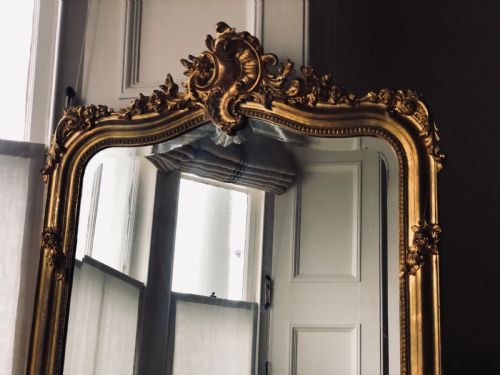 ANTIQUE FRENCH LOUIS XV CRESTED GILT LEANER MIRROR - ADDITIONAL PHOTO 8