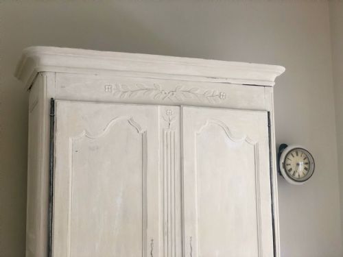 19TH CENTURY FRENCH ANTIQUE FRENCH PAINTED ARMOIRE WARDROBE WITH HANGING RAIL - ADDITIONAL PHOTO 4