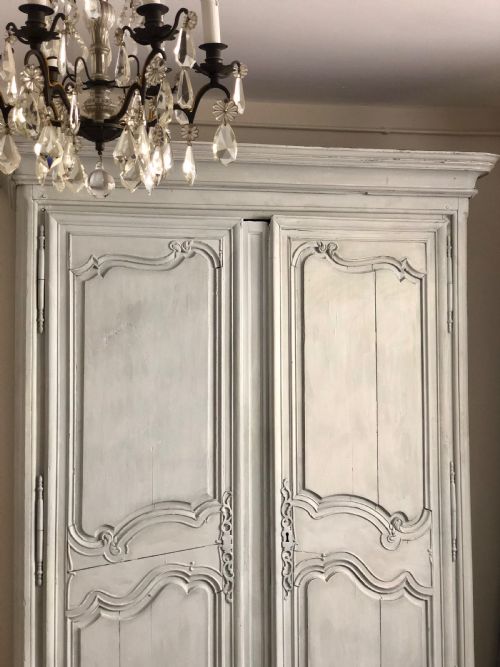 EARLY 19TH CENTURY ANTIQUE FRENCH OAK PAINTED ARMOIRE - ADDITIONAL PHOTO 2
