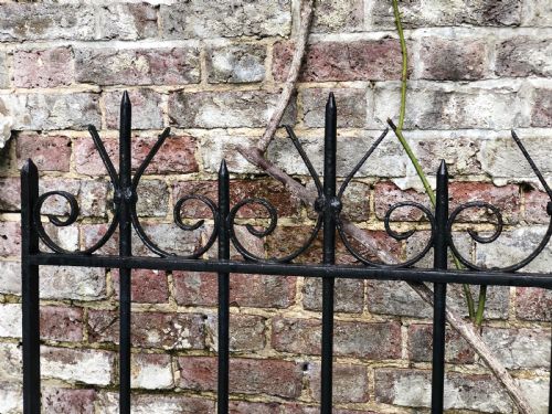 19TH CENTURY FRENCH ANTIQUE IRON GARDEN GATE - ADDITIONAL PHOTO 4