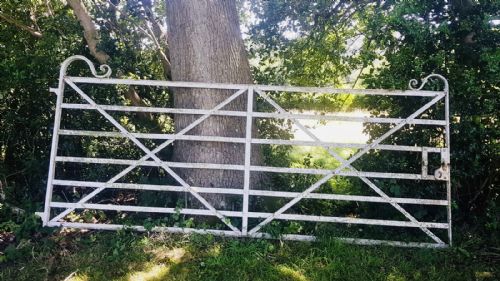 18TH CENTURY WROUGHT IRON MANOR HOUSE ESTATE GATES - ADDITIONAL PHOTO 1