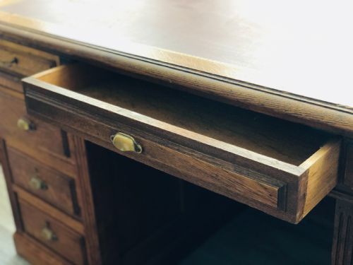 ANTIQUE OAK PEDESTAL DESK - ADDITIONAL PHOTO 4