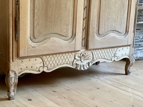 ANTIQUE FRENCH OAK ARMOIRE LINEN PRESS - ADDITIONAL PHOTO 1
