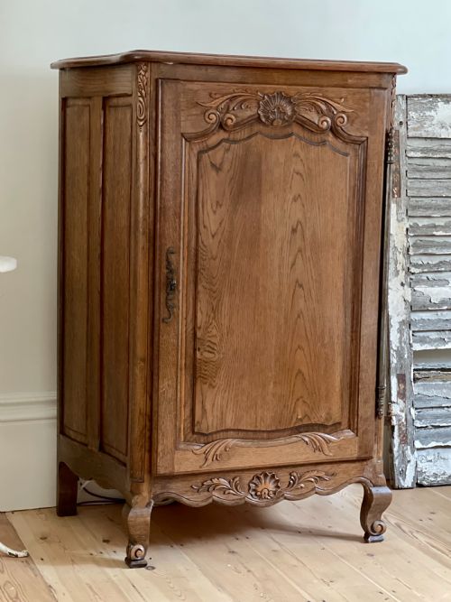 antique french oak louis xv cupboard - CATEGORY: ANTIQUE CUPBOARDS - DATED 1900