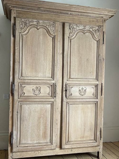 18th century antique french oak armoire linen press with hanging rail - CATEGORY: ANTIQUE CUPBOARDS - DATED 18TH CENTURY