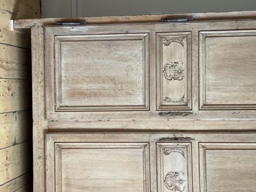 18TH CENTURY ANTIQUE FRENCH OAK ARMOIRE LINEN PRESS WITH HANGING RAIL - ADDITIONAL PHOTO 2