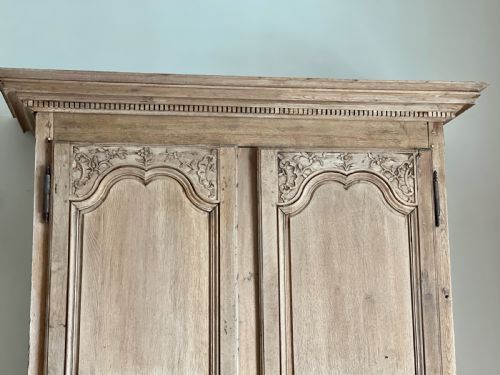 18TH CENTURY ANTIQUE FRENCH OAK ARMOIRE LINEN PRESS WITH HANGING RAIL - ADDITIONAL PHOTO 4