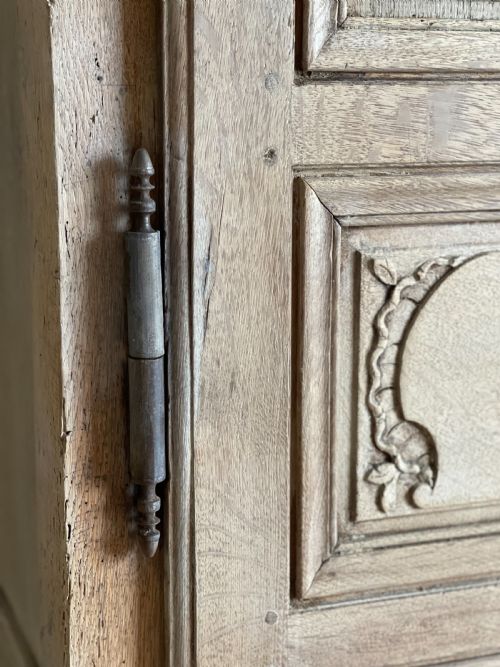 18TH CENTURY ANTIQUE FRENCH OAK ARMOIRE LINEN PRESS WITH HANGING RAIL - ADDITIONAL PHOTO 6