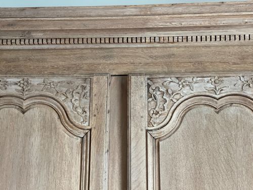 18TH CENTURY ANTIQUE FRENCH OAK ARMOIRE LINEN PRESS WITH HANGING RAIL - ADDITIONAL PHOTO 9