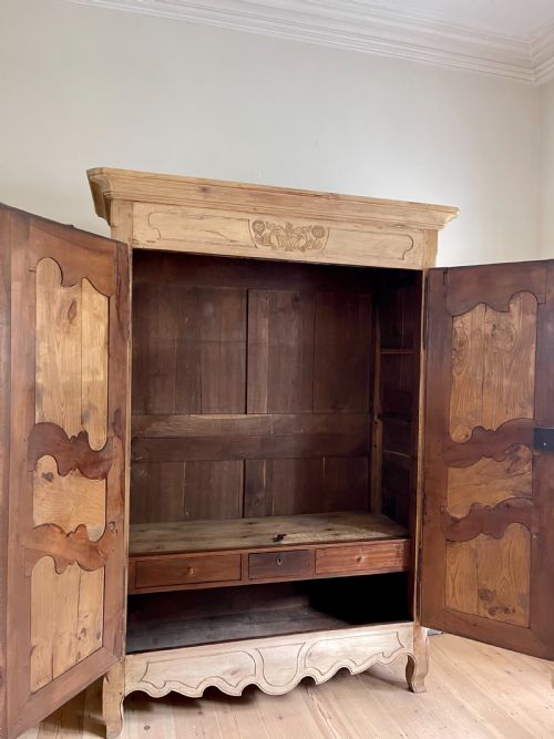 19TH CENTURY FRENCH ARMOIRE WITH HANGING RAIL - ADDITIONAL PHOTO 12