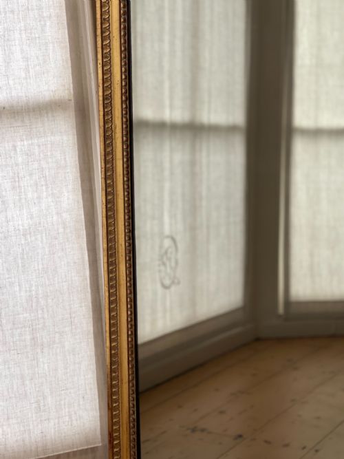 19TH CENTURY FRENCH GILT LEANER MIRROR SPLIT MERCURY GLASS - ADDITIONAL PHOTO 5