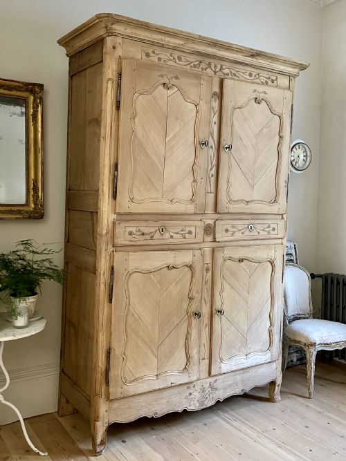 19th century french cabinet linen press - CATEGORY: ANTIQUE CUPBOARDS - DATED 19TH CENTURY