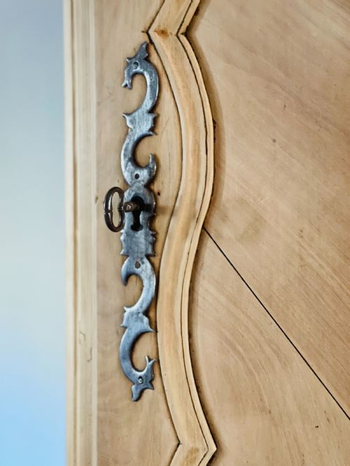 19TH CENTURY FRENCH BONNETIRE CUPBOARD - ADDITIONAL PHOTO 7