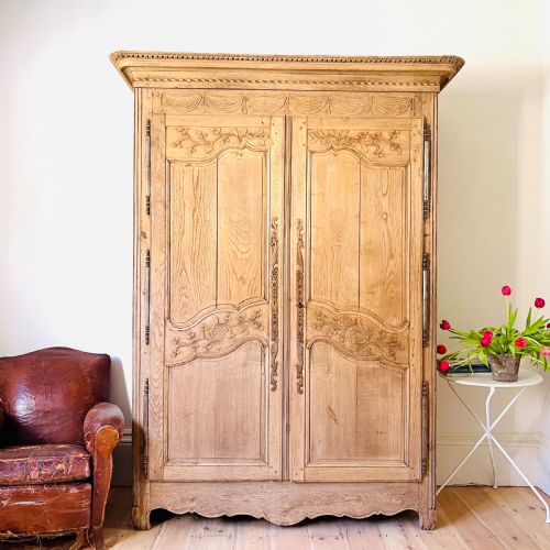 19th century french oak armoire wardrobe with hanging rail - CATEGORY: ANTIQUE WARDROBES - DATED 1800