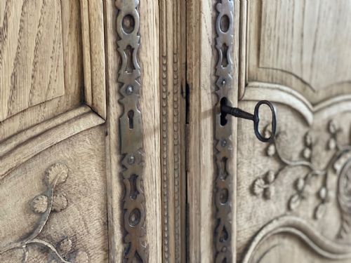 19TH CENTURY FRENCH OAK ARMOIRE WARDROBE WITH HANGING RAIL - ADDITIONAL PHOTO 7