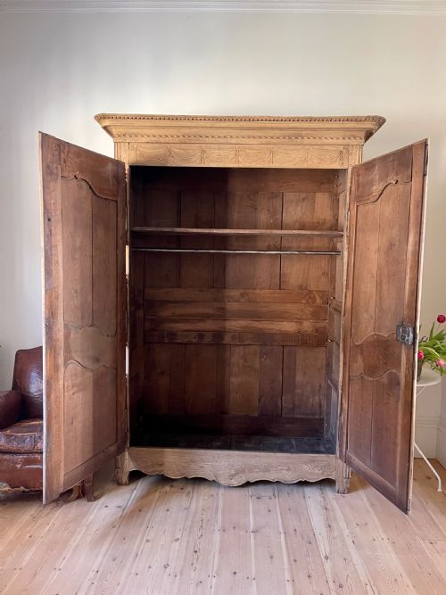 19TH CENTURY FRENCH OAK ARMOIRE WARDROBE WITH HANGING RAIL - ADDITIONAL PHOTO 1