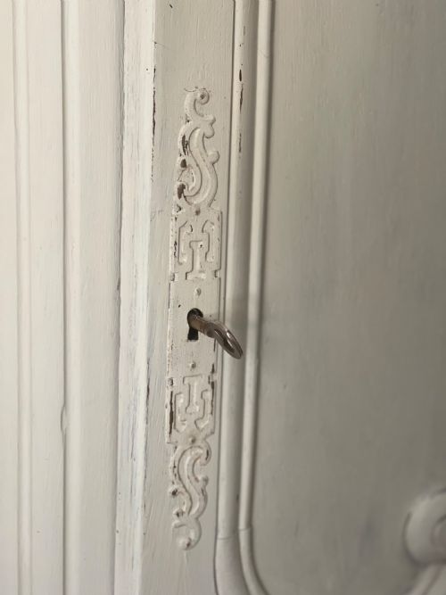 ANTIQUE FRENCH PAINTED OAK CUPBOARD - ADDITIONAL PHOTO 7