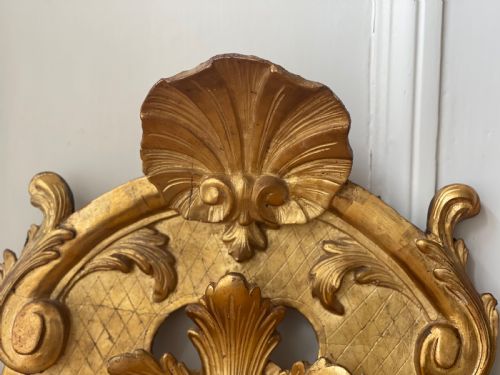 18TH CENTURY FRENCH GILT WOOD CREST - ADDITIONAL PHOTO 3