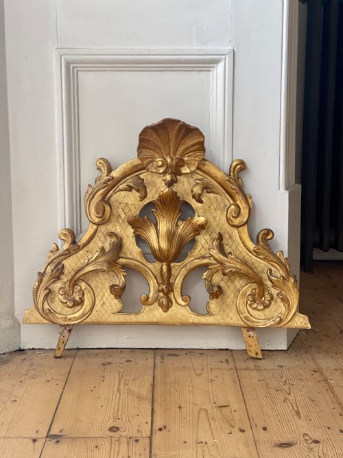 18TH CENTURY FRENCH GILT WOOD CREST - ADDITIONAL PHOTO 6