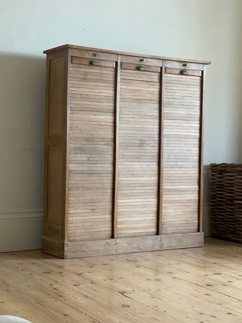 ANTIQUE FRENCH OAK TRIPLE TAMBOUR CABINET - ADDITIONAL PHOTO 3