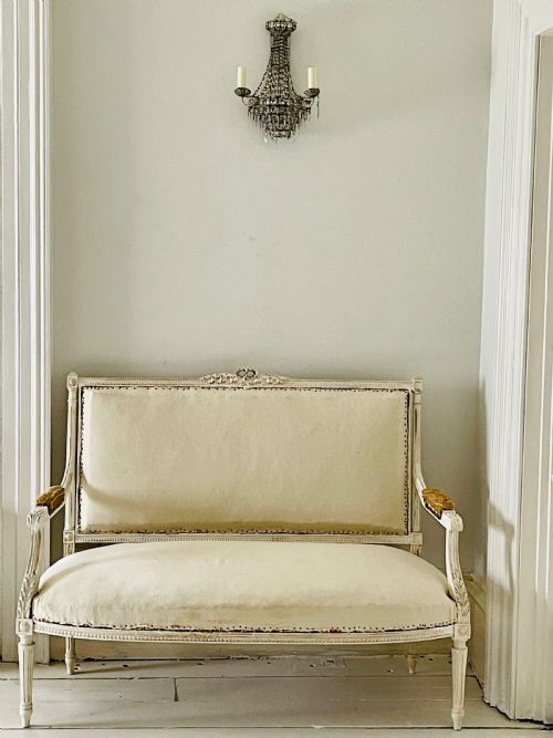 LATE 19TH CENTURY FRENCH LOUIS XVI SOFA CHAISE - ADDITIONAL PHOTO 5