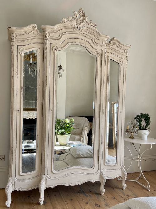 ANTIQUE FRENCH TRIPLE ARMOIRE - ADDITIONAL PHOTO 9