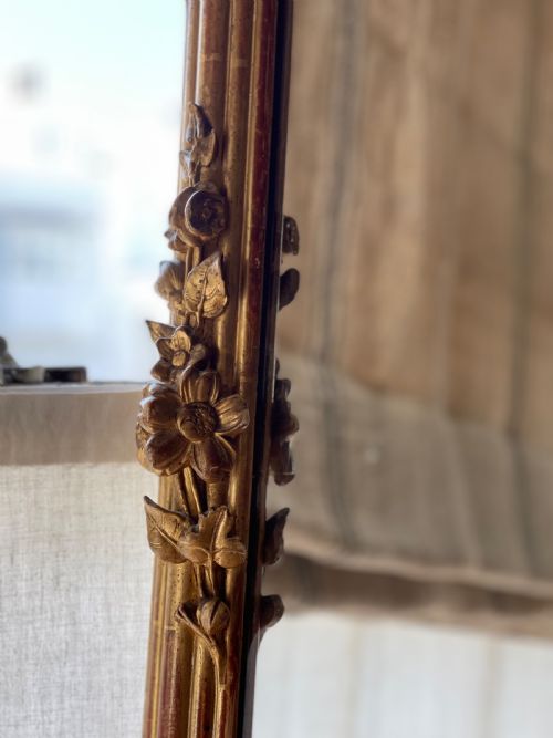 LARGE 19TH CENTURY ANTIQUE FRENCH GILT LEANER MIRROR MERCURY GLASS - ADDITIONAL PHOTO 3