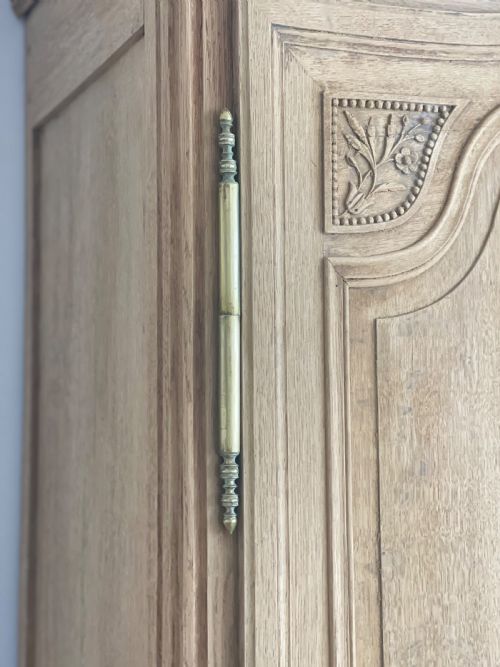 ANTIQUE FRENCH OAK ARMOIRE WITH HANGING RAIL - ADDITIONAL PHOTO 2