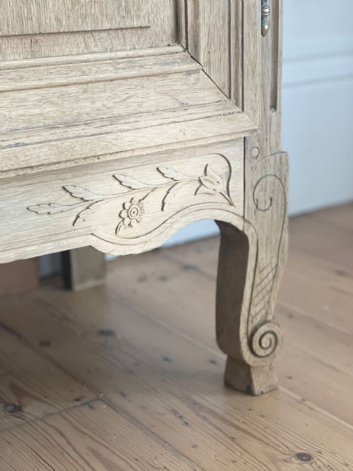 ANTIQUE FRENCH OAK ARMOIRE WITH HANGING RAIL - ADDITIONAL PHOTO 3