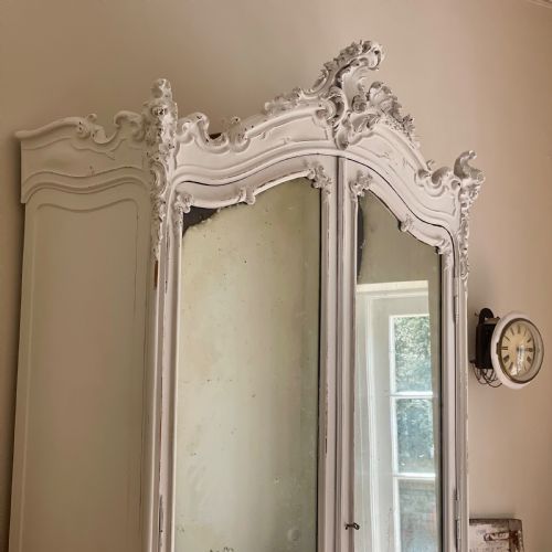 ANTIQUE FRENCH PAINTED LOUIS XV ARMOIRE WARDROBE WITH HANGING RAILS - ADDITIONAL PHOTO 3