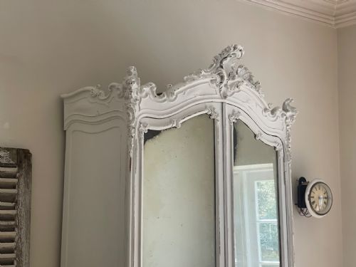 ANTIQUE FRENCH PAINTED LOUIS XV ARMOIRE WARDROBE WITH HANGING RAILS - ADDITIONAL PHOTO 8